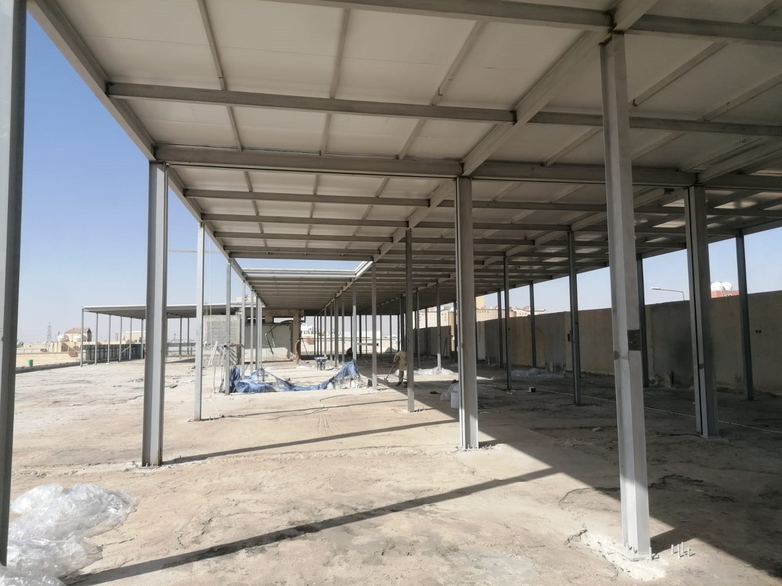 بناء وتركيب هناجر للقطاع التجاري والصناعي في جازان مع توفير كافة أنواع الهياكل الحديدية مثل شينكو وسندوتش بانل بمواصفات مميزة